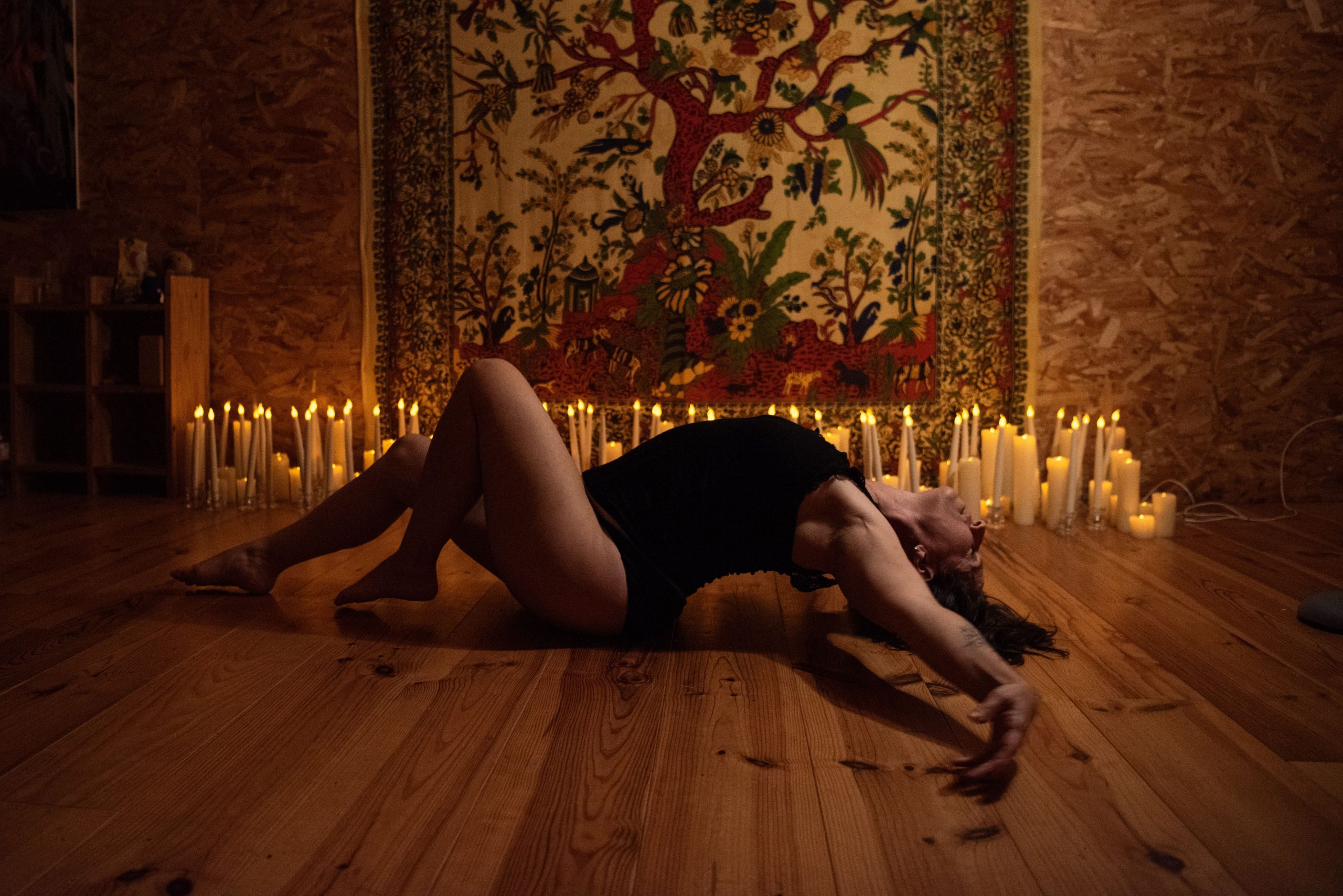 femme qui danse lors de la retraite holistique sensualité en France 
