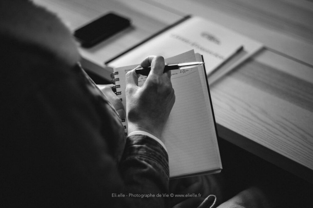 Travail de stratégie et de plan d’action pendant une formation création d’entreprise, structuration des idées et organisation du projet entrepreneurial.