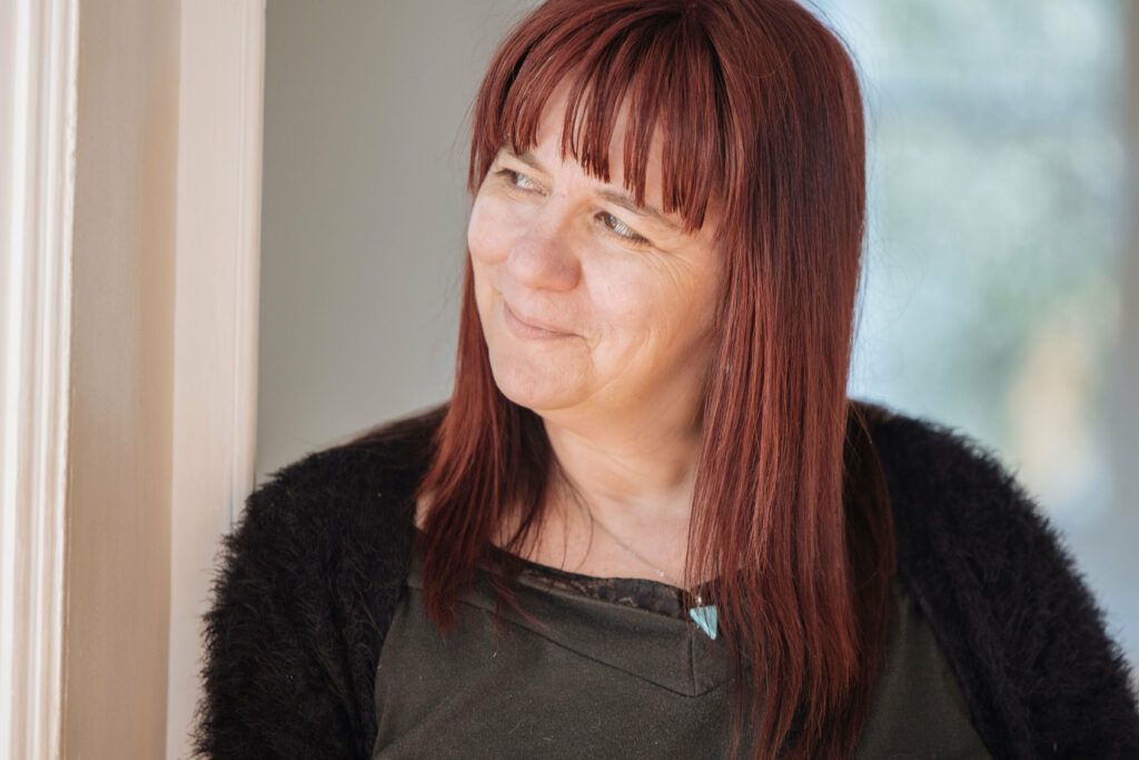 Accompagnement du couple : quand l’engagement devient un chemin de conscience – Rencontre avec Krystel 3 Accompagnante en accompagnement du couple, posture douce et présence incarnée au service de la relation consciente