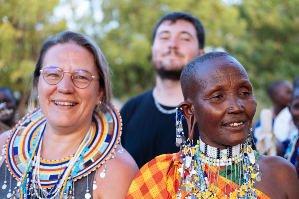 Lien humain et partage lors d’une retraite pour sortir de sa cage dorée en Tanzanie avec les Maasaï
