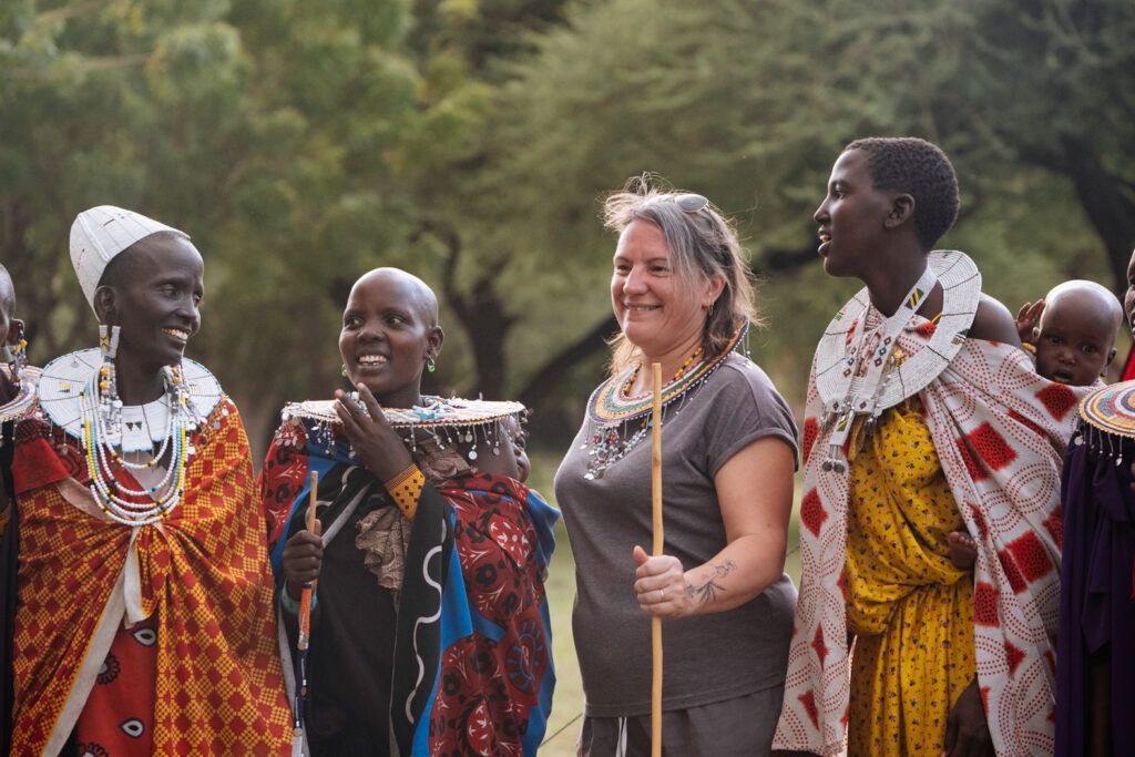 Rencontre avec des femmes Maasaï pendant une retraite pour sortir de sa cage dorée et s’ouvrir à une autre culture