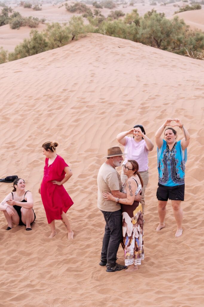 Retraite intergénérationnelle désert Maroc : le témoignage de ma maman sur Graine d'Human 4 Moments de joie et de lien en famille sur les dunes du Sahara lors de la retraite intergénérationnelle Graine d'Human au Maroc